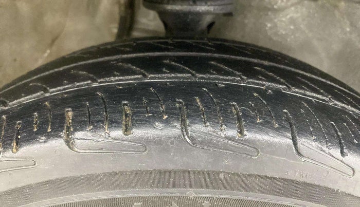 2014 Maruti Alto 800 LXI, Petrol, Manual, 72,112 km, Right Front Tyre Tread