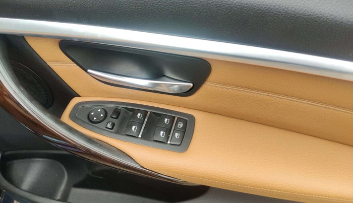 2018 BMW 3 Series 320d Luxury Line, Diesel, Automatic, 39,333 km, Driver Side Door Panels Control