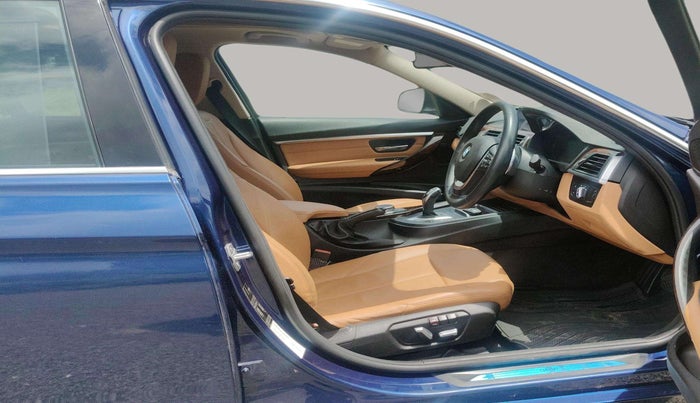 2018 BMW 3 Series 320d Luxury Line, Diesel, Automatic, 39,333 km, Right Side Front Door Cabin