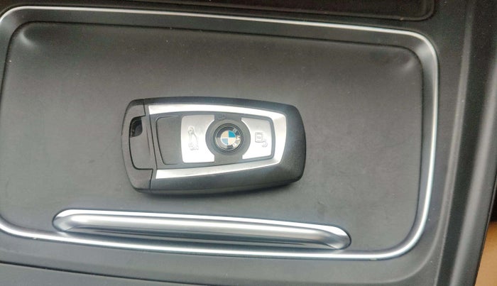 2018 BMW 3 Series 320d Luxury Line, Diesel, Automatic, 39,333 km, Key Close Up