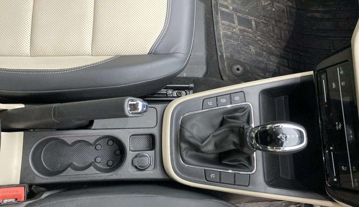 2024 Skoda SLAVIA STYLE 1.0L TSI AT, Petrol, Automatic, 16,486 km, Gear Lever