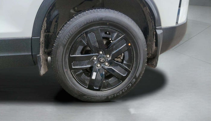 2024 Tata Harrier FEARLESS DUAL TONE AT, Diesel, Automatic, 25,537 km, Left Rear Wheel