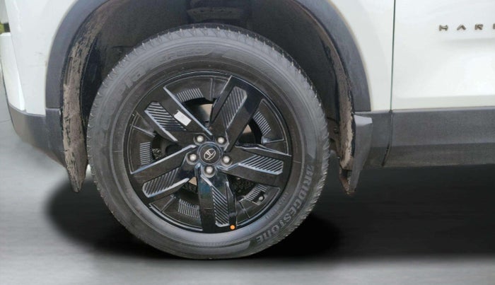 2024 Tata Harrier FEARLESS DUAL TONE AT, Diesel, Automatic, 25,537 km, Left Front Wheel