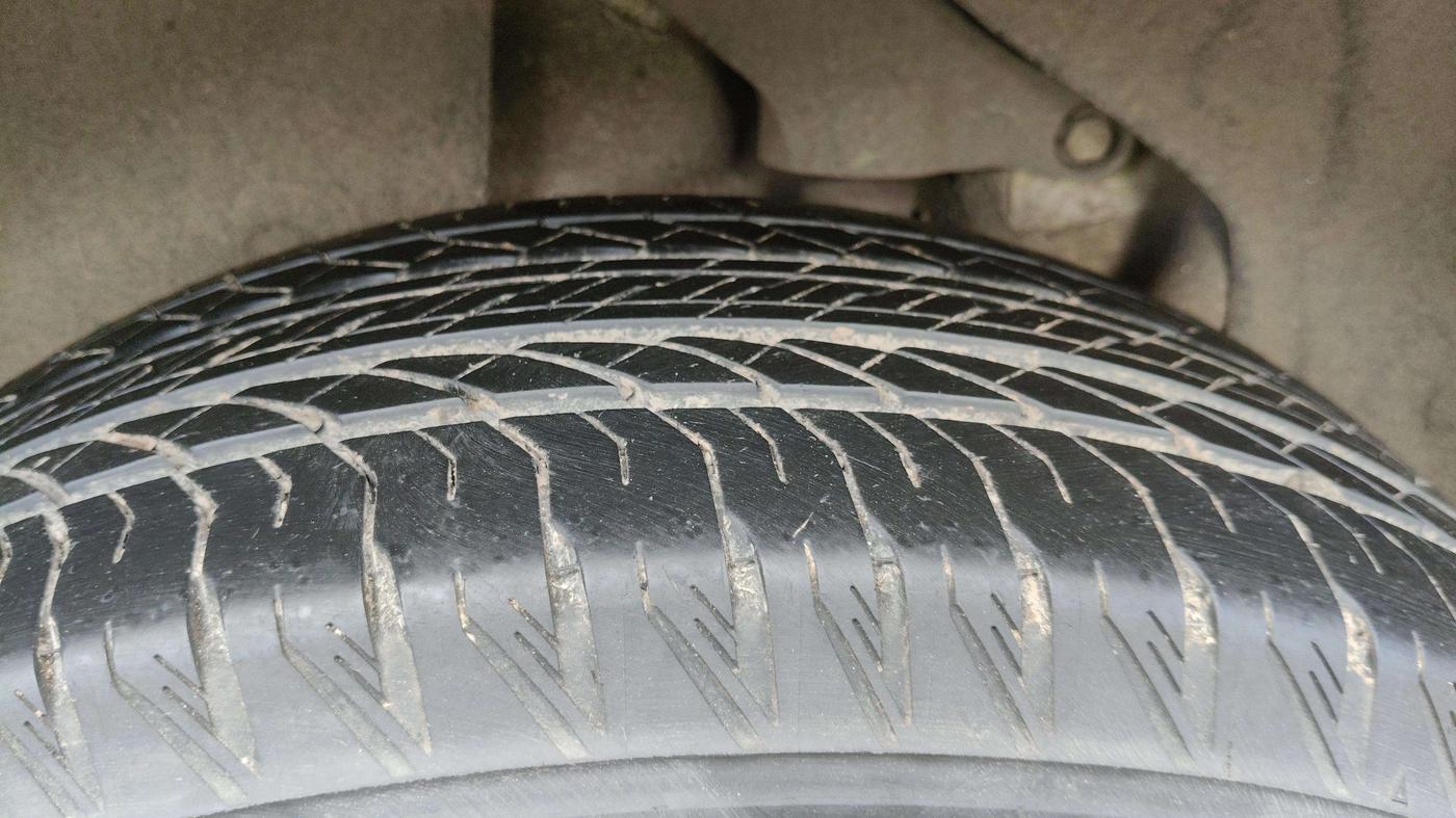 2024 Tata Harrier FEARLESS DUAL TONE AT, Diesel, Automatic, 25,537 km, Left Front Tyre Tread