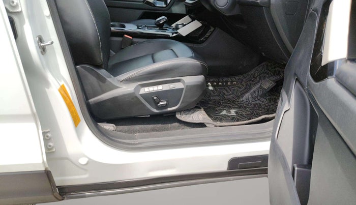 2024 Tata Harrier FEARLESS DUAL TONE AT, Diesel, Automatic, 25,537 km, Driver Side Adjustment Panel