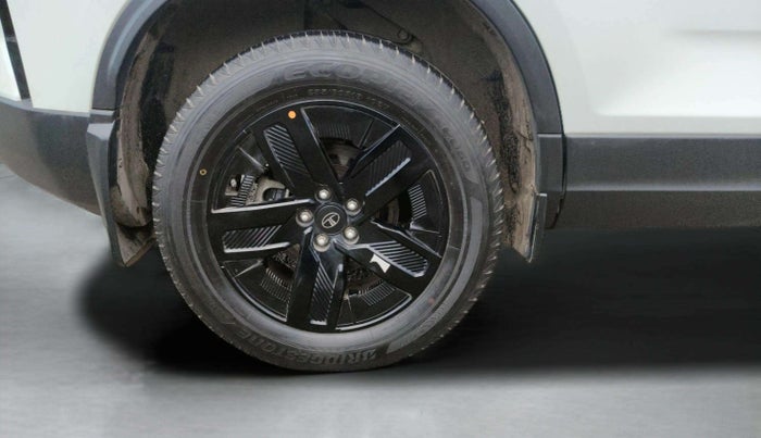 2024 Tata Harrier FEARLESS DUAL TONE AT, Diesel, Automatic, 25,537 km, Right Rear Wheel