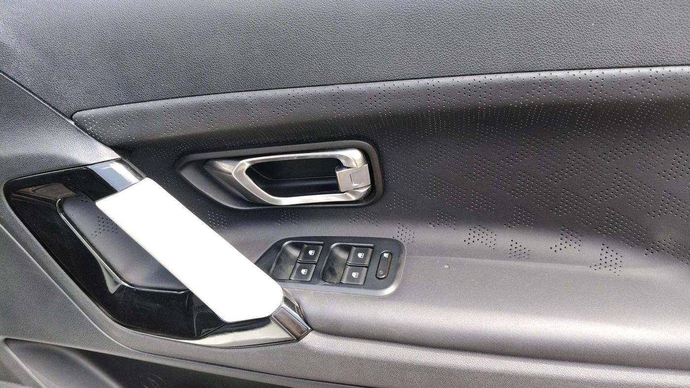 2024 Tata Harrier FEARLESS DUAL TONE AT, Diesel, Automatic, 25,537 km, Driver Side Door Panels Control