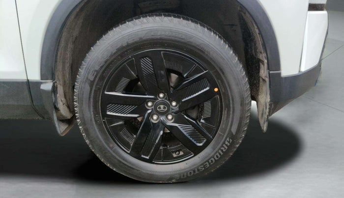 2024 Tata Harrier FEARLESS DUAL TONE AT, Diesel, Automatic, 25,537 km, Right Front Wheel