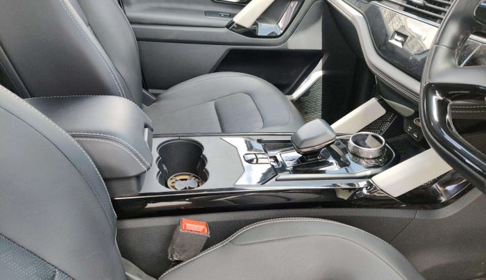 2024 Tata Harrier FEARLESS DUAL TONE AT, Diesel, Automatic, 25,537 km, Gear Lever