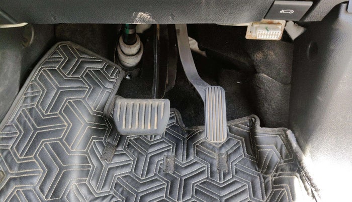 2024 Tata Harrier FEARLESS DUAL TONE AT, Diesel, Automatic, 25,537 km, Pedals
