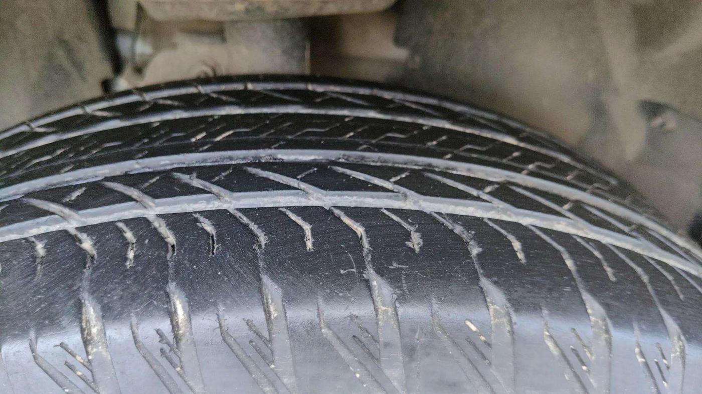 2024 Tata Harrier FEARLESS DUAL TONE AT, Diesel, Automatic, 25,537 km, Right Rear Tyre Tread