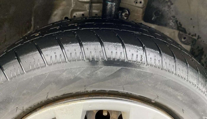 2015 Honda Brio S MT, CNG, Manual, 84,243 km, Right Front Tyre Tread