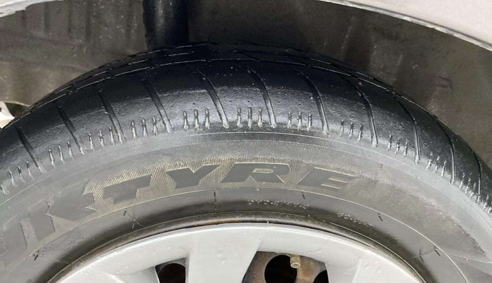 2015 Honda Brio S MT, CNG, Manual, 84,243 km, Right Rear Tyre Tread