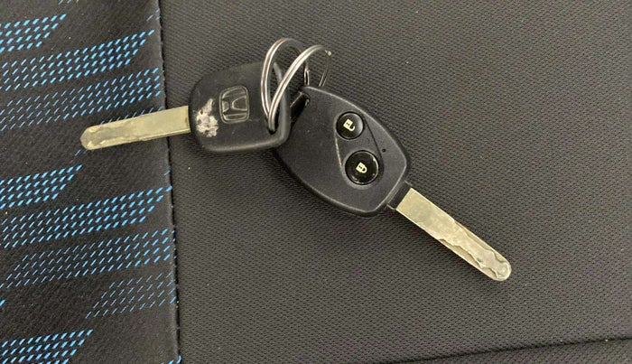 2015 Honda Brio S MT, CNG, Manual, 84,243 km, Key Close Up