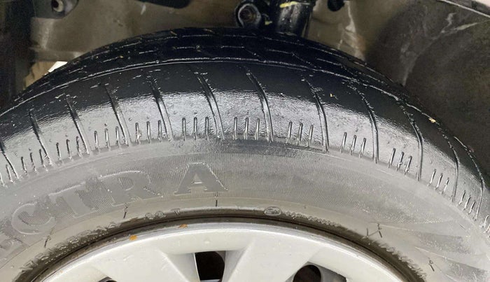2015 Honda Brio S MT, CNG, Manual, 84,243 km, Left Front Tyre Tread