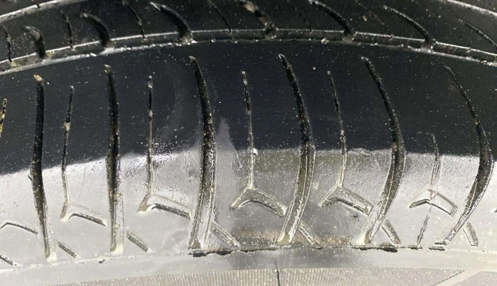 2022 Maruti Dzire LXI, Petrol, Manual, 1,37,537 km, Right Rear Tyre Tread