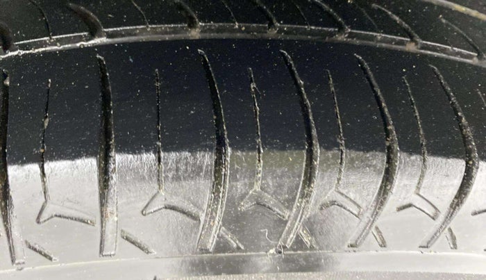 2022 Maruti Dzire LXI, Petrol, Manual, 1,37,537 km, Left Rear Tyre Tread