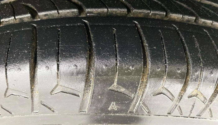 2022 Maruti Dzire LXI, Petrol, Manual, 1,37,537 km, Right Front Tyre Tread