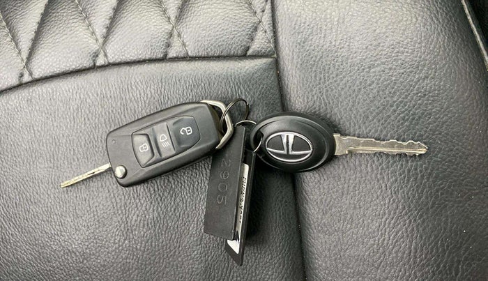 2018 Tata Tiago XZ PETROL, Petrol, Manual, 22,526 km, Key Close Up