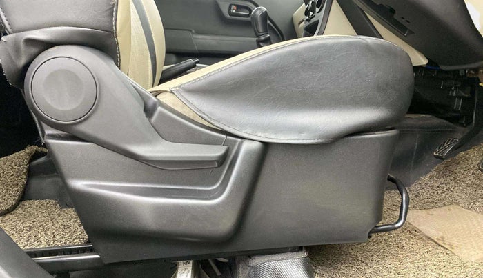 2020 Maruti New Wagon-R LXI CNG 1.0, CNG, Manual, 61,417 km, Driver Side Adjustment Panel