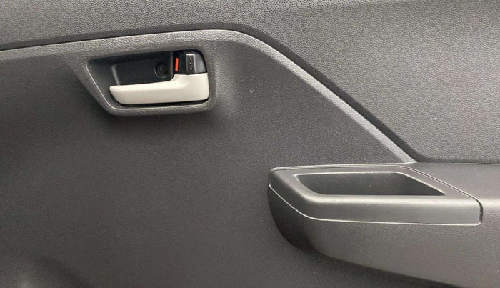 2022 Maruti Alto K10 VXI PLUS, Petrol, Manual, 39,737 km, Driver Side Door Panels Control