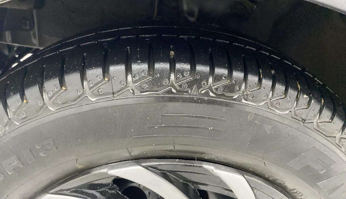 2012 Hyundai i10 MAGNA 1.2, Petrol, Manual, 38,924 km, Left Front Tyre Tread