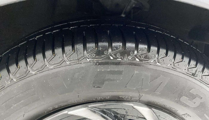 2012 Hyundai i10 MAGNA 1.2, Petrol, Manual, 38,924 km, Right Front Tyre Tread