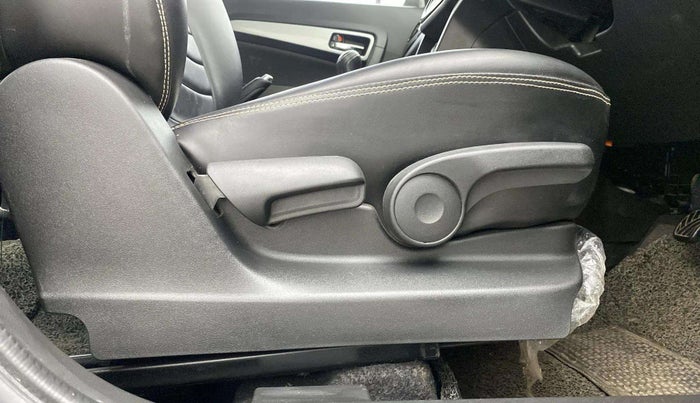 2020 Maruti Vitara Brezza ZXI, Petrol, Manual, 17,695 km, Driver Side Adjustment Panel