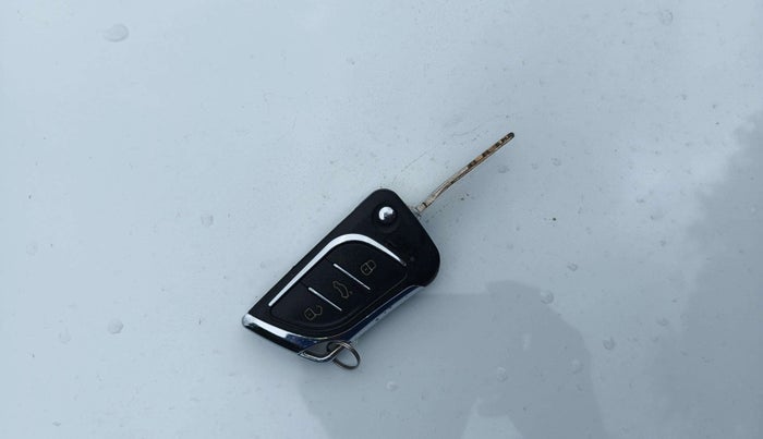 2011 Maruti Alto K10 VXI, Petrol, Manual, 79,834 km, Key Close Up