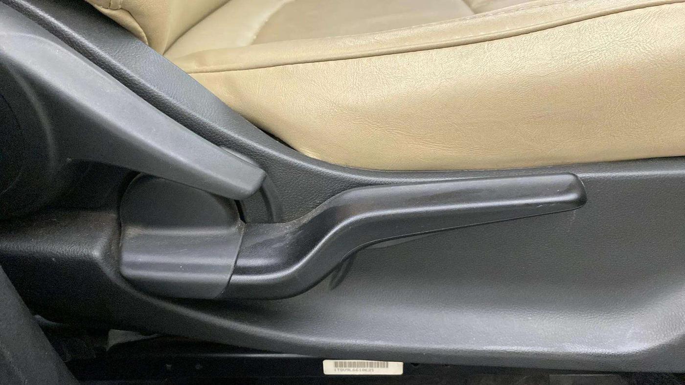 2023 Honda Amaze 1.2L I-VTEC VX, Petrol, Manual, 55,087 km, Driver Side Adjustment Panel