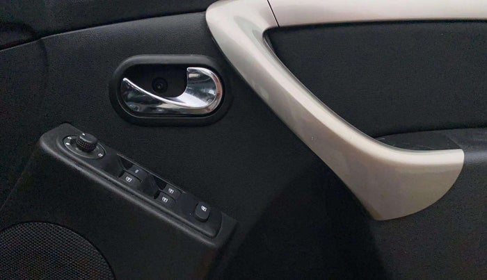 2021 Renault Duster RXZ 1.5 PETROL MT, Petrol, Manual, 34,716 km, Driver Side Door Panels Control