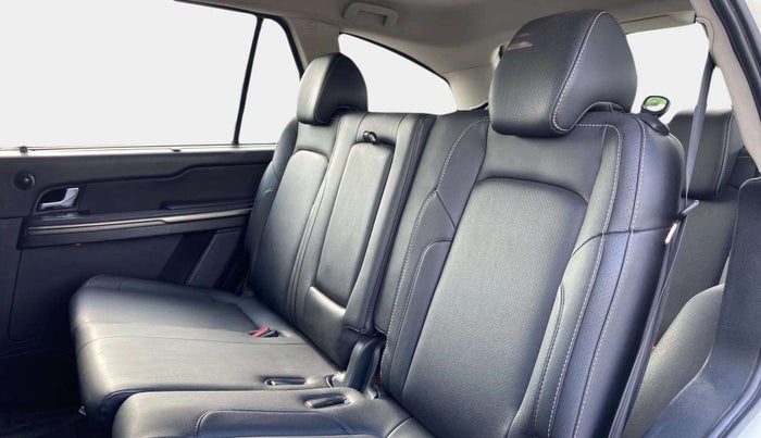 2019 Tata Hexa XT 4X2 7 STR, Diesel, Manual, 74,391 km, Right Side Rear Door Cabin