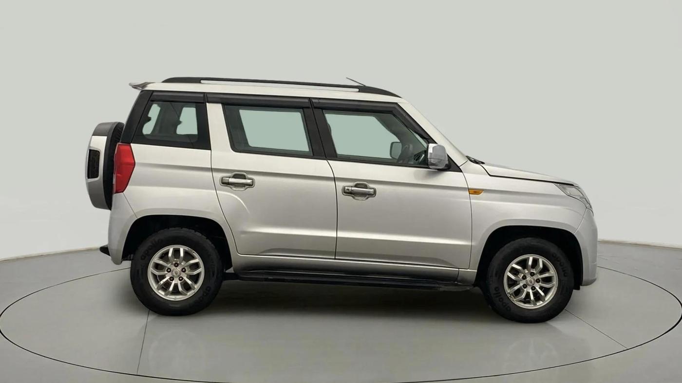 2016 Mahindra TUV300 T8, Diesel, Manual, 40,754 km, Right Side View