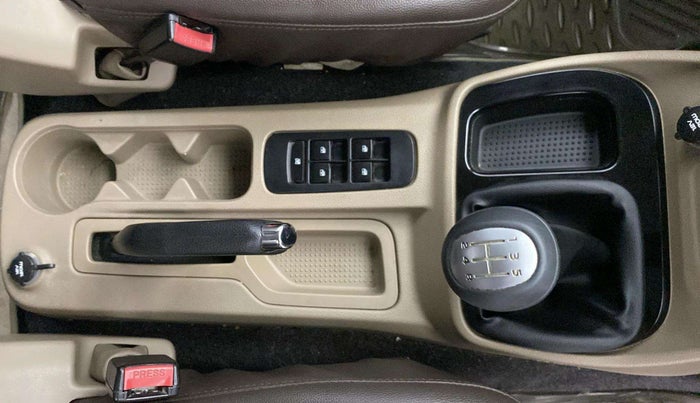 2016 Mahindra TUV300 T8, Diesel, Manual, 40,342 km, Gear Lever