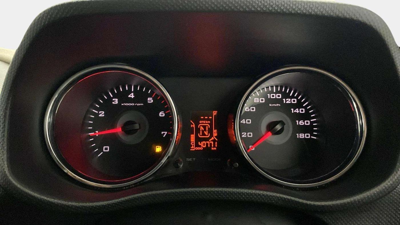 2016 Mahindra TUV300 T8, Diesel, Manual, 40,754 km, Odometer Image