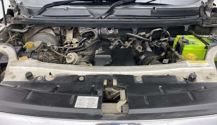 2016 Mahindra TUV300 T8, Diesel, Manual, 40,342 km, Engine View
