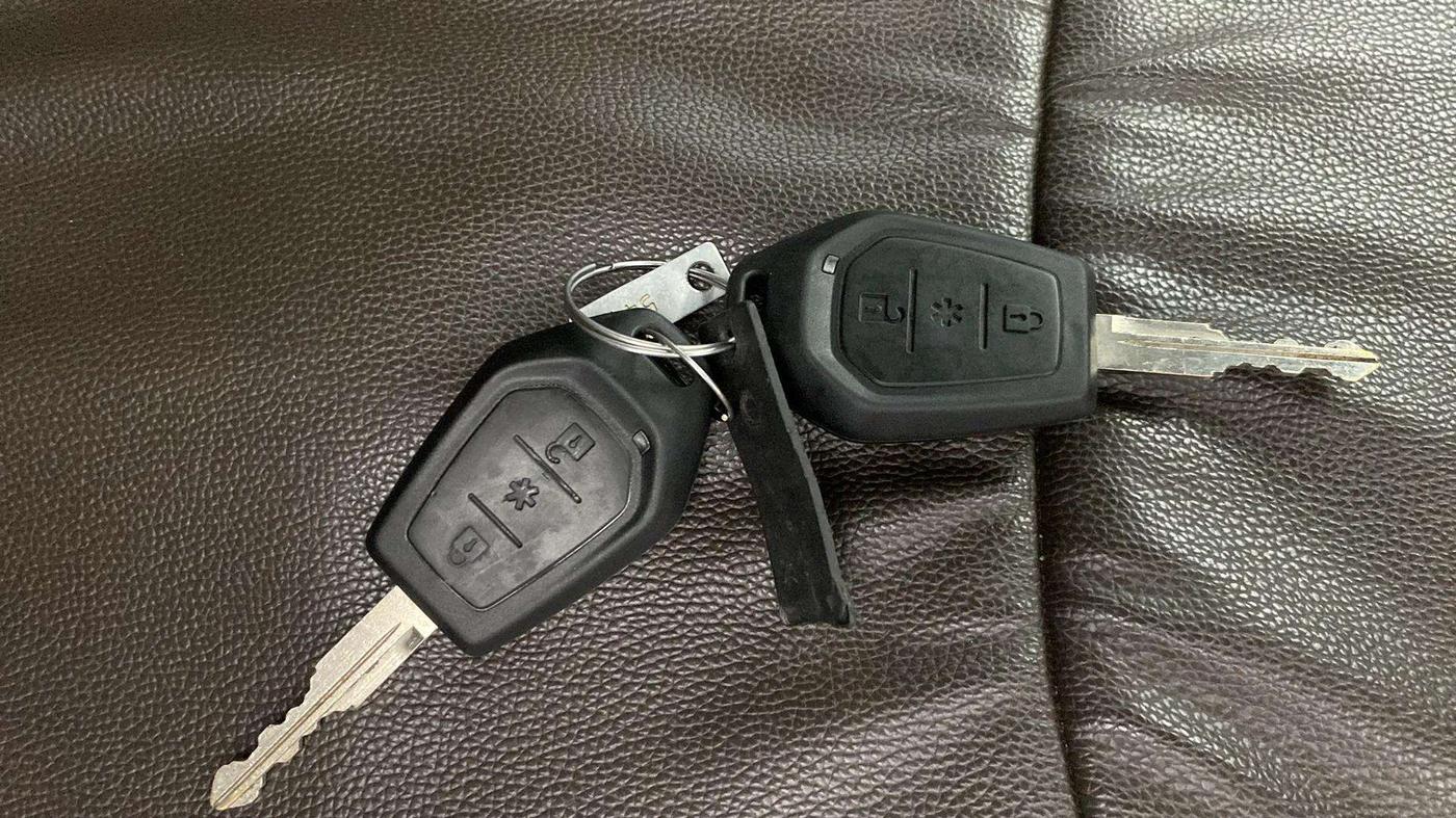 2016 Mahindra TUV300 T8, Diesel, Manual, 40,754 km, Key Close Up