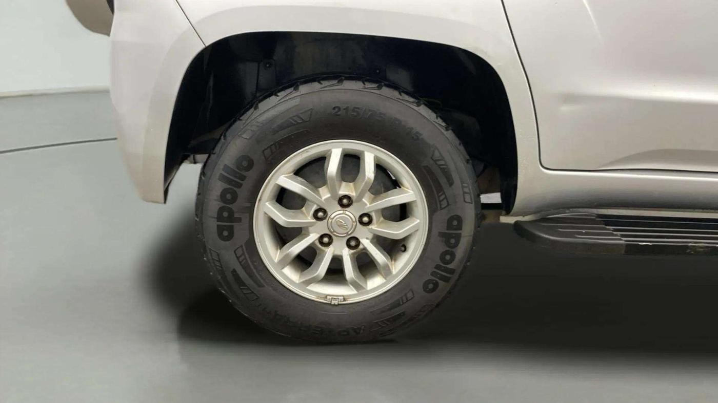 2016 Mahindra TUV300 T8, Diesel, Manual, 40,754 km, Right Rear Wheel