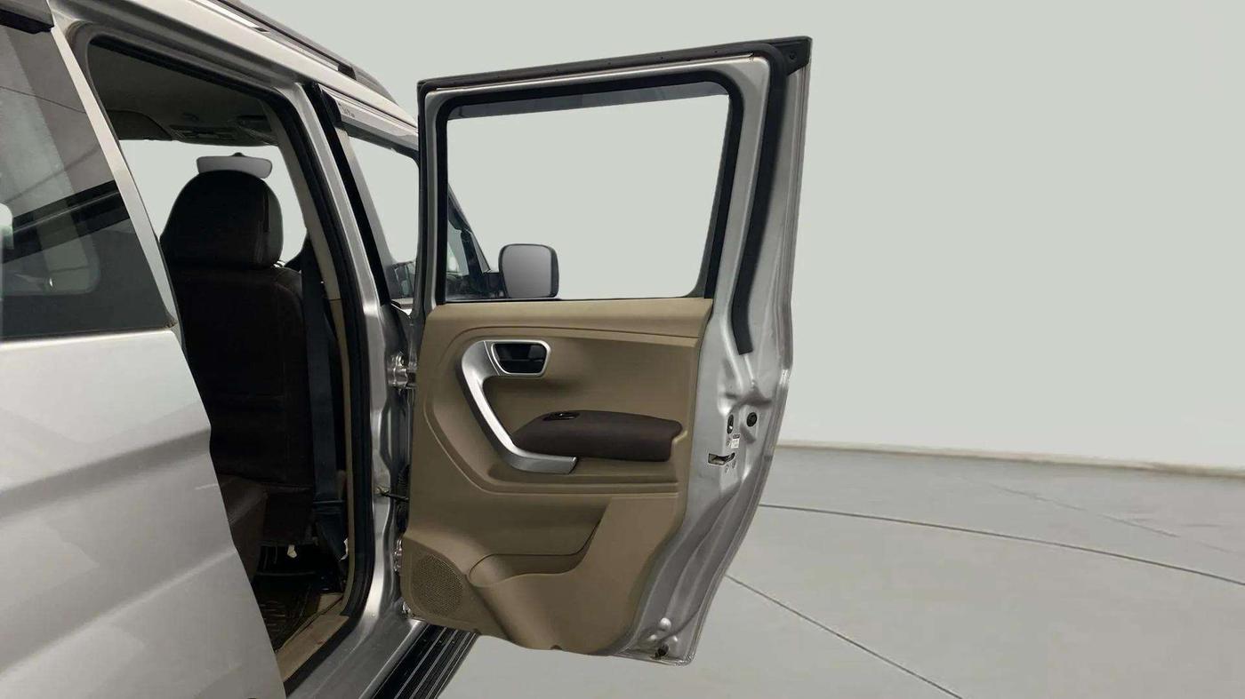 2016 Mahindra TUV300 T8, Diesel, Manual, 40,754 km, RHS Rear Door
