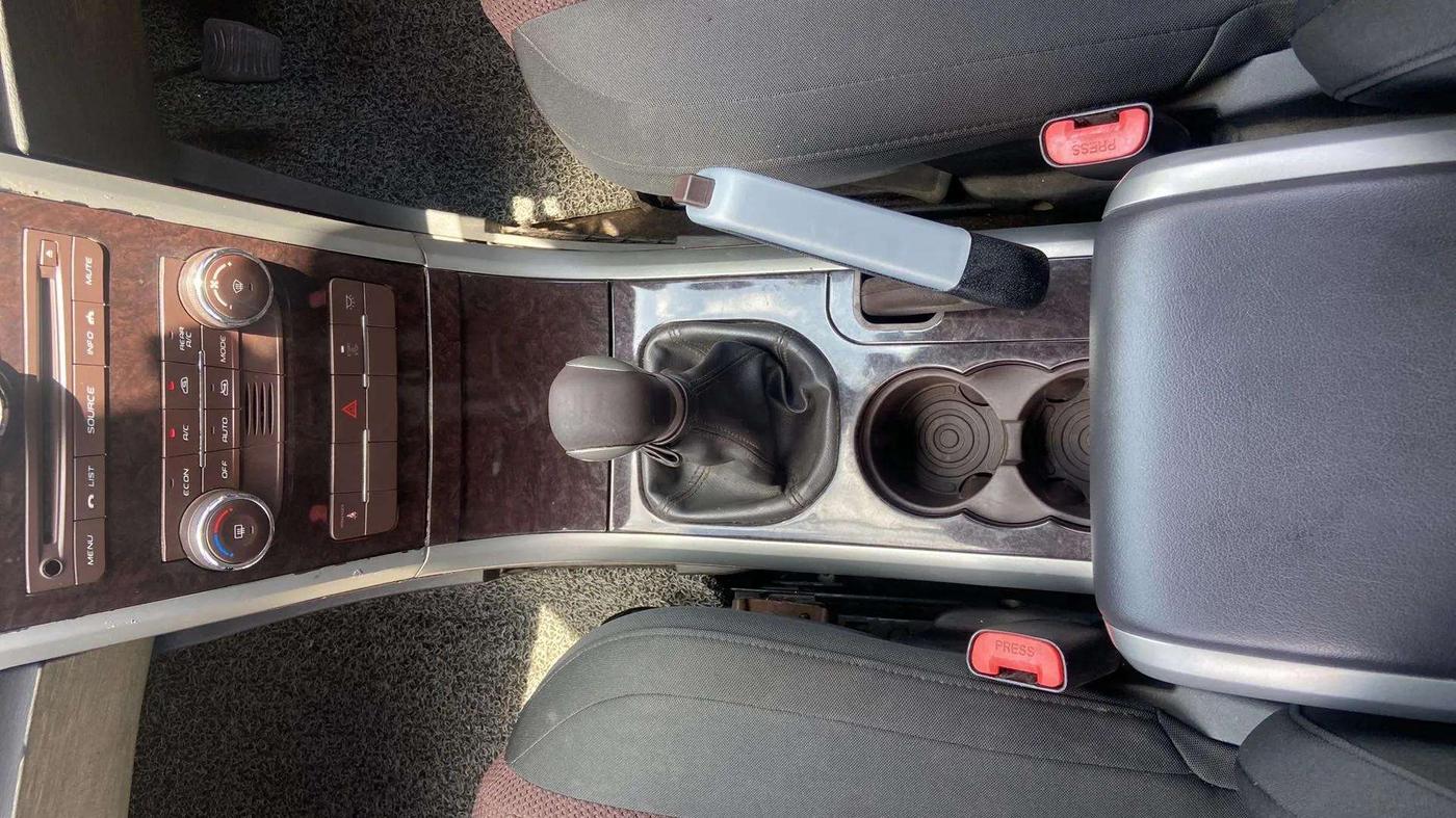 2015 Mahindra XUV500 W6, Diesel, Manual, 1,08,495 km, Gear Lever