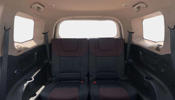 2015 Mahindra XUV500 W6, Diesel, Manual, 1,08,495 km, Third Seat Row ( optional )