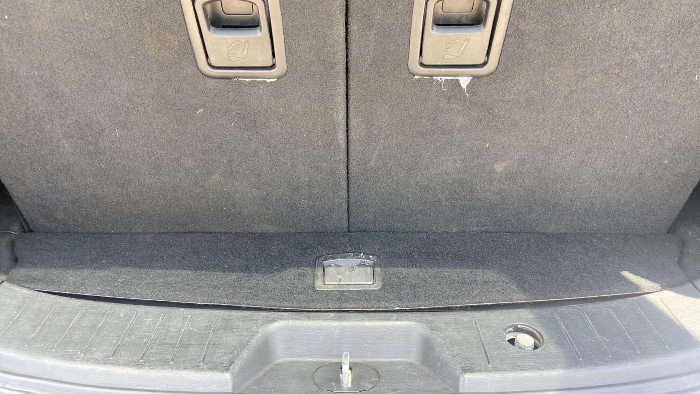 2015 Mahindra XUV500 W6, Diesel, Manual, 1,08,495 km, Boot Inside