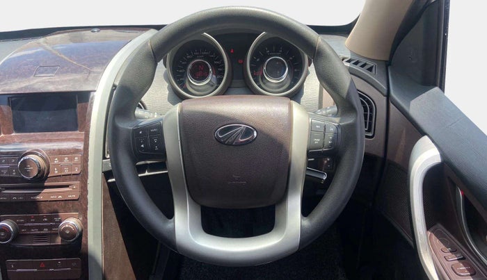 2015 Mahindra XUV500 W6, Diesel, Manual, 1,08,495 km, Steering Wheel Close Up