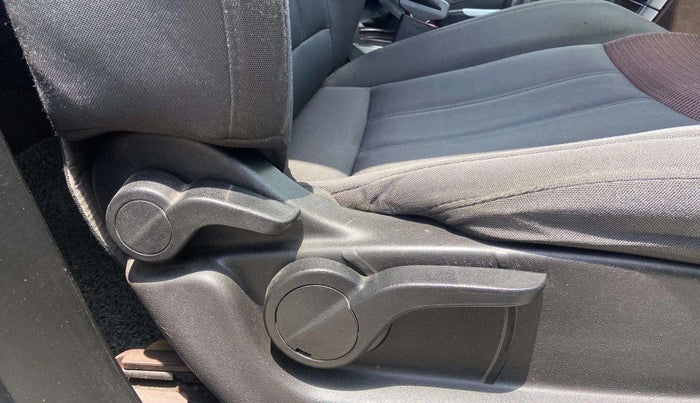 2015 Mahindra XUV500 W6, Diesel, Manual, 1,08,495 km, Driver Side Adjustment Panel