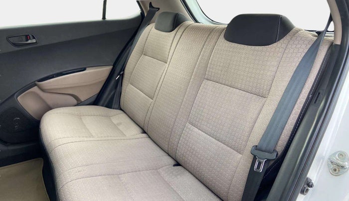 2016 Hyundai Grand i10 MAGNA AT 1.2 KAPPA VTVT, CNG, Automatic, 30,661 km, Right Side Rear Door Cabin
