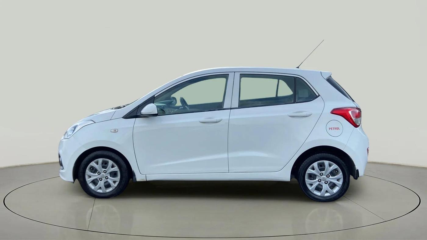 2016 Hyundai Grand i10 MAGNA AT 1.2 KAPPA VTVT, CNG, Automatic, 30,942 km, Left Side