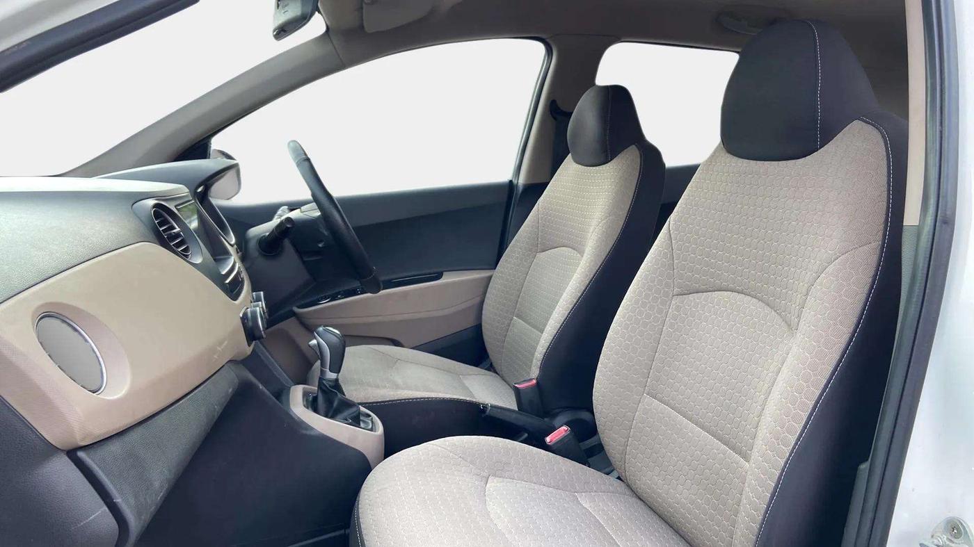 2016 Hyundai Grand i10 MAGNA AT 1.2 KAPPA VTVT, CNG, Automatic, 30,942 km, Right Side Front Door Cabin