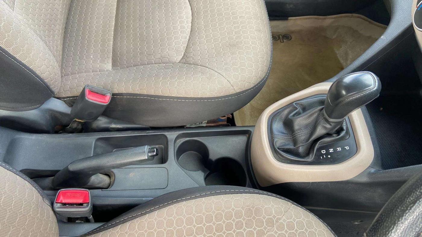 2016 Hyundai Grand i10 MAGNA AT 1.2 KAPPA VTVT, CNG, Automatic, 30,942 km, Gear Lever