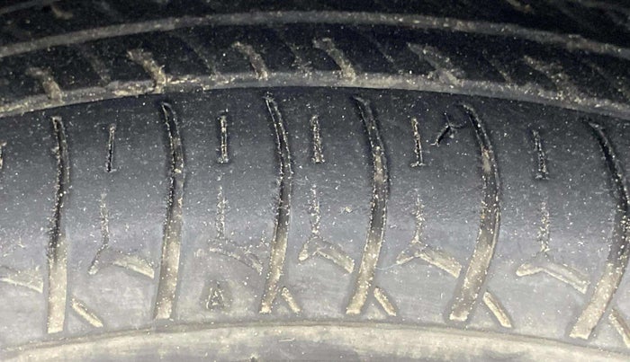 2012 Hyundai Eon D-LITE+, Petrol, Manual, 79,635 km, Left Front Tyre Tread