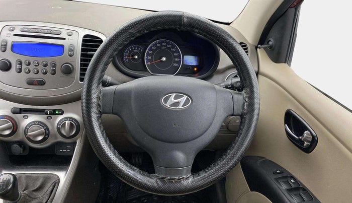 2016 Hyundai i10 SPORTZ 1.1, Petrol, Manual, 35,625 km, Steering Wheel Close Up